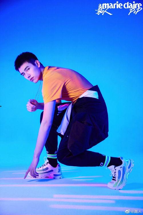 最新爆料陈飞宇固定女伴,神秘女伴成焦点，甜蜜互动引热议